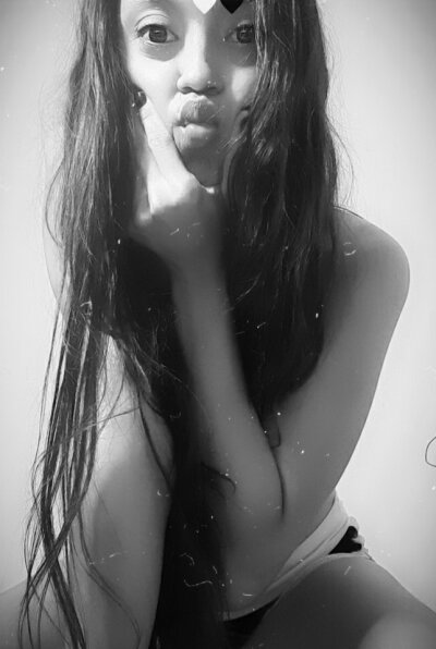 Kandylove69 naked stripping on cam for live sex video chat