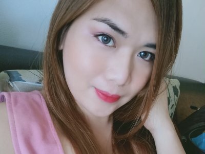 KiaraSelfsucker naked stripping on cam for live sex video chat
