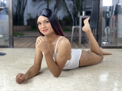 Kimberly_Nunn naked stripping on cam for live sex video chat