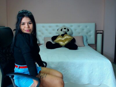 kinkyBiancaXox naked stripping on cam for live sex video chat
