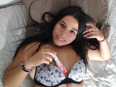 kisshot2421 naked stripping on cam for live sex video chat