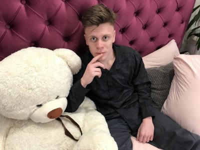 KYLE_FORELLI naked stripping on cam for live sex video chat