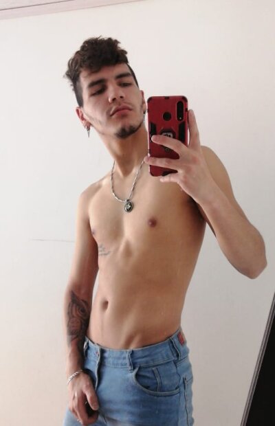 LatinBoySEX23 naked stripping on cam for live sex video chat