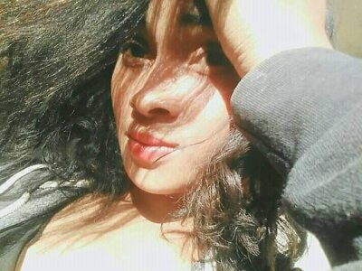 laureanah naked stripping on cam for live sex video chat