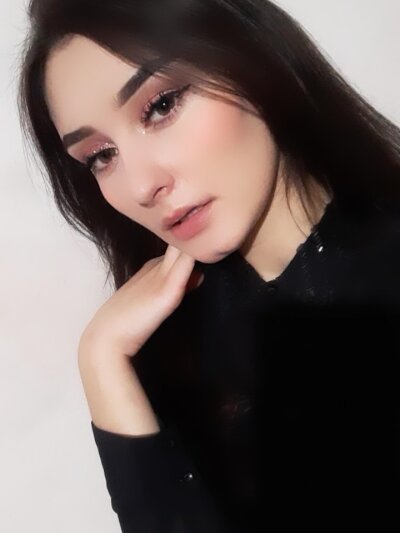 LaurenBluX naked stripping on cam for live sex video chat