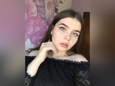 LaurieBarrington naked stripping on cam for live sex video chat