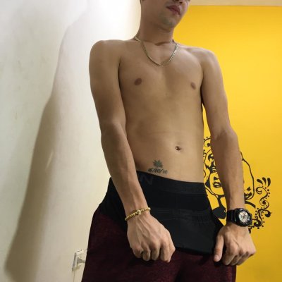 LennyHigh naked stripping on cam for live sex video chat