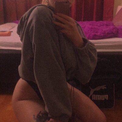 lia_gold_ naked stripping on cam for live sex video chat