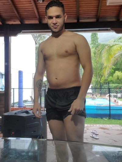 liam_bigcock19 naked stripping on cam for live sex video chat