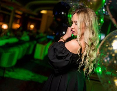 LiliceeBlonda naked stripping on cam for live sex video chat