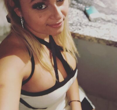 liltank666 naked stripping on cam for live sex video chat