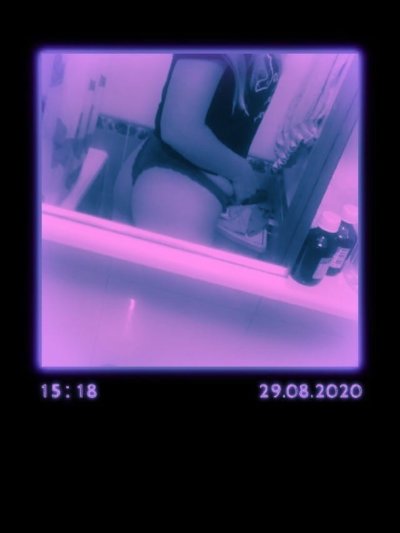 LisaLoren naked stripping on cam for live sex video chat