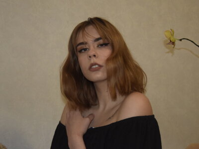 Lissa-Cute naked stripping on cam for live sex video chat