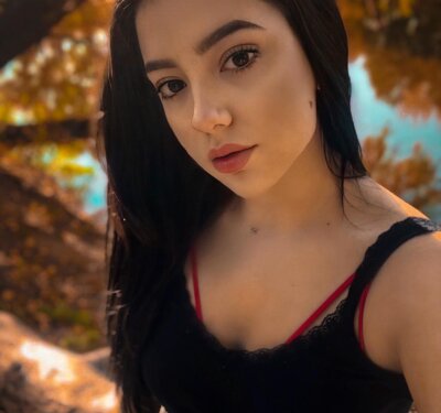 Lolipop_Girl naked stripping on cam for live sex video chat