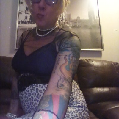 LovingLori naked stripping on cam for live sex video chat