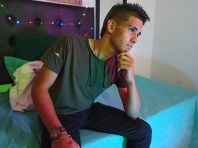 lucas_clain naked stripping on cam for live sex video chat