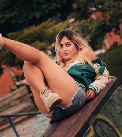 LucieRobertsX naked stripping on cam for live sex video chat