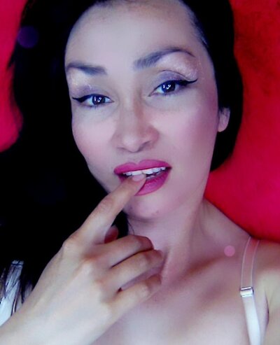 lucylane_ naked stripping on cam for live sex video chat