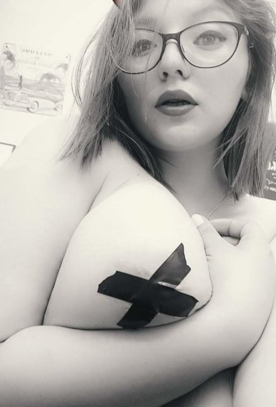 Madi_Rogers naked stripping on cam for live sex video chat