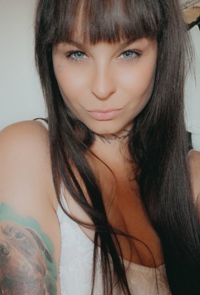 MaraMiller naked stripping on cam for live sex video chat