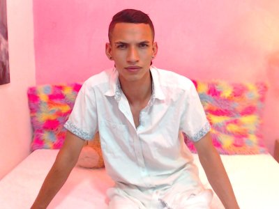 Matheo_Brooks naked stripping on cam for live sex video chat