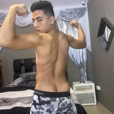 Mattew_32 naked stripping on cam for live sex video chat