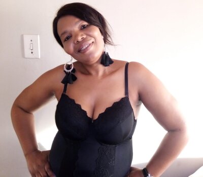 MatureGoddessX naked stripping on cam for live sex video chat