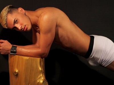 MIKE__LEE naked stripping on cam for live sex video chat