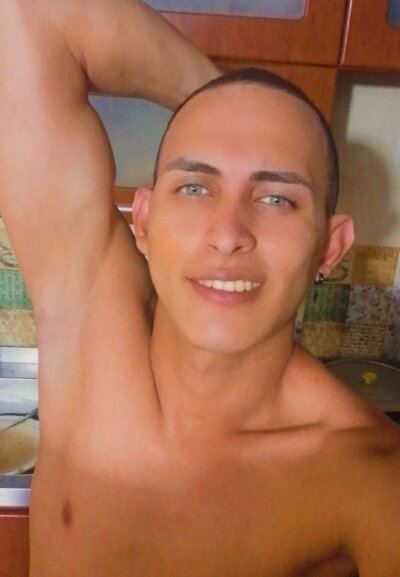 milan_sex2 naked stripping on cam for live sex video chat