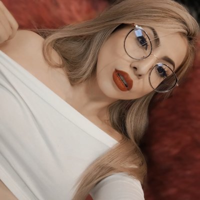 Missy_Hamilton naked stripping on cam for live sex video chat