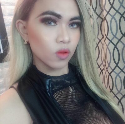 MorganaSELFSUCKts naked stripping on cam for live sex video chat