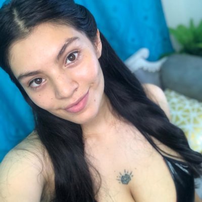 Nahomy_X naked stripping on cam for live sex video chat