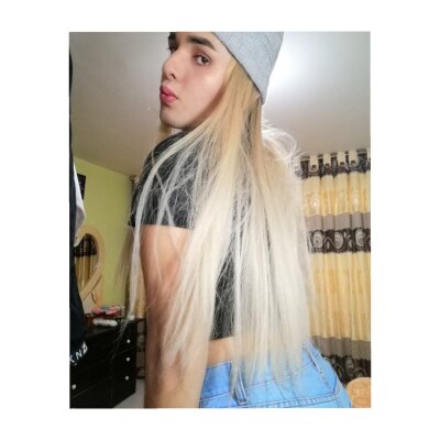 Natasha_montana1 naked stripping on cam for live sex video chat
