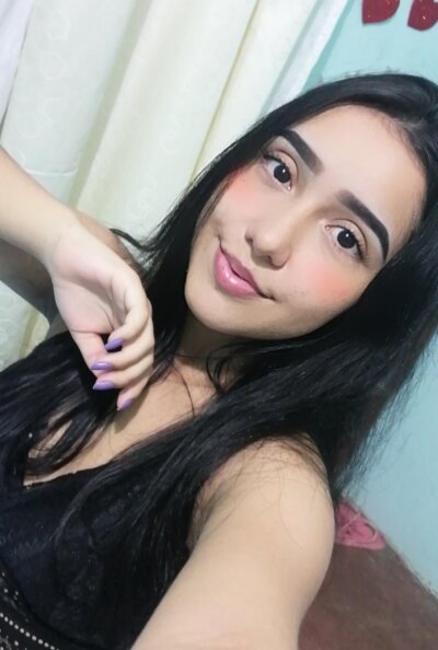 Nathaly_Bell naked stripping on cam for live sex video chat