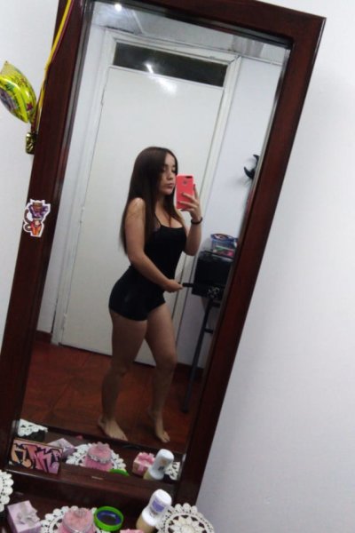 naughty_melissa naked stripping on cam for live sex video chat