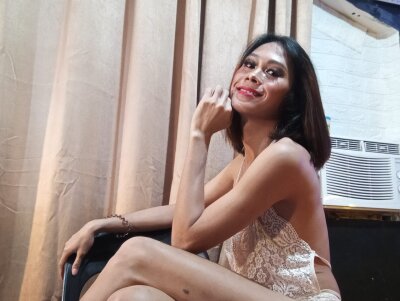 Naughtybigcumts naked stripping on cam for live sex video chat