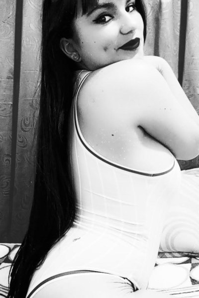 Nicolette_G naked stripping on cam for live sex video chat