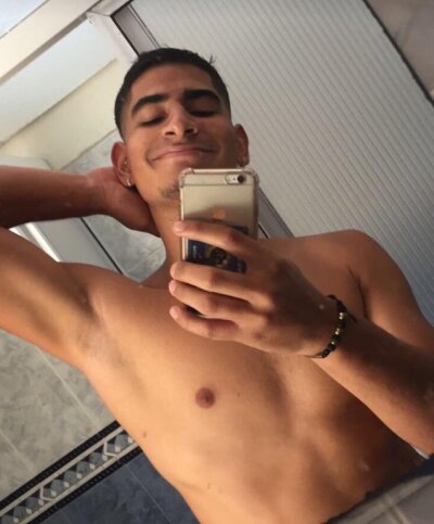 Noah_carther naked stripping on cam for live sex video chat