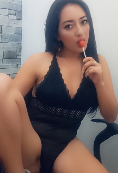 olivia_nova naked stripping on cam for live sex video chat