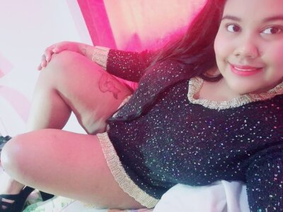 pauline_rosse95 naked stripping on cam for live sex video chat