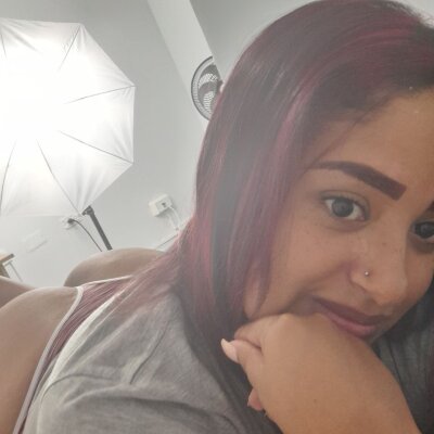 Polysmalls naked stripping on cam for live sex video chat