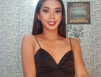 Queen_Goddess naked stripping on cam for live sex video chat