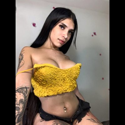 QueenxSlut naked stripping on cam for live sex video chat