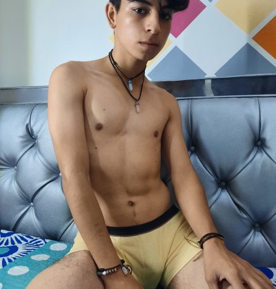 ray_tucker naked stripping on cam for live sex video chat
