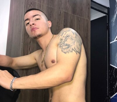 rocco_viloria naked stripping on cam for live sex video chat