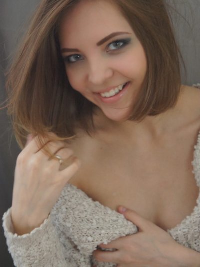Rouz_Fox naked stripping on cam for live sex video chat