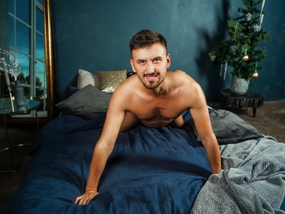 RussellGettis naked stripping on cam for live sex video chat