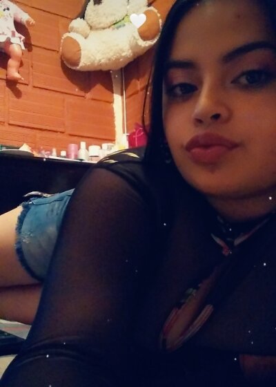 sarha1_moore naked stripping on cam for live sex video chat