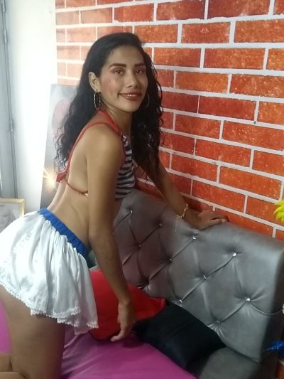 scarlet_sexy3 naked stripping on cam for live sex video chat
