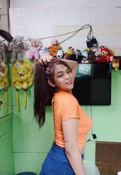 ScrewMeLove naked stripping on cam for live sex video chat